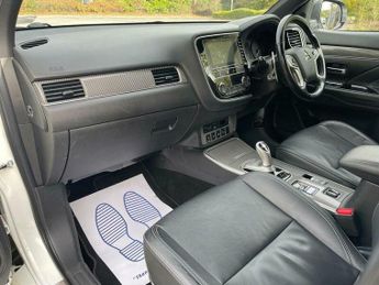 Mitsubishi Outlander 2.4h TwinMotor 13.8kWh 4h CVT 4WD Euro 6 (s/s) 5dr