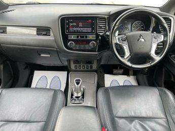 Mitsubishi Outlander 2.4h TwinMotor 13.8kWh 4h CVT 4WD Euro 6 (s/s) 5dr