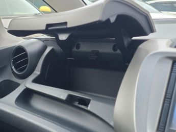 Honda Jazz 1.3h IMA HE Hatchback 5dr Petrol Hybrid CVT Euro 5 (102 ps)