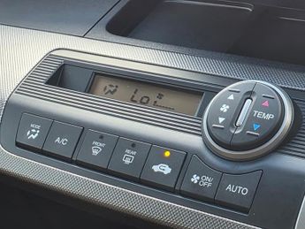 Honda Freed 1.5 Petrol Hybrid, 6 Seats, Automatic