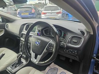 Volvo V40 D3 CROSS COUNTRY SE NAV