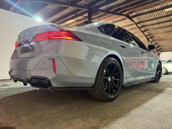 BMW 5 SERIES 3.0 550e 22.1kWh M Sport Pro Steptronic xDrive Euro 6 (s/s) 4dr