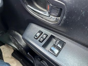 Toyota Yaris 1.33 Dual VVT-i TR Hatchback 5dr Petrol Multidrive S Euro 5 (101