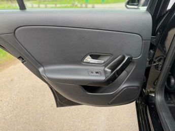 Mercedes-Benz A Class 1.5 A180d SE 7G-DCT Euro 6 (s/s) 5dr