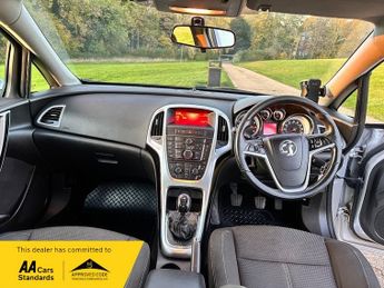Vauxhall Astra 1.6 16v SRi Hatchback 5dr Petrol Manual Euro 5 (115 ps)
