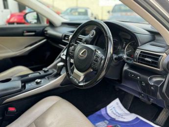 Lexus IS 2.5 300h Advance E-CVT Euro 6 (s/s) 4dr