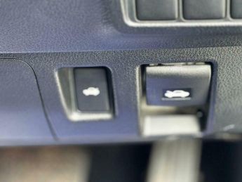 Lexus IS 2.5 300h Advance E-CVT Euro 6 (s/s) 4dr