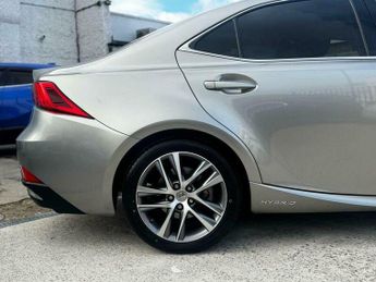 Lexus IS 2.5 300h Advance E-CVT Euro 6 (s/s) 4dr