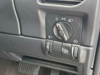 Vauxhall Corsa 1.4i 16v Design 3dr (a/c)