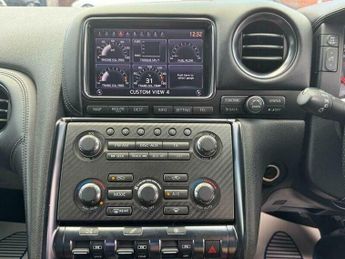 Nissan GT-R 3.8 V6 Premium Edition Coupe 2dr Petrol Auto 4WD Euro 5 (530 ps)