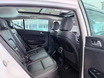 Kia Sportage CRDI 4 ISG SAT NAV PANO ROOF AUTO FSH