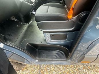 Mercedes-Benz Sprinter 2.0 315 CDI Premium Panel Van 5dr Diesel G-Tronic FWD L2 H2 Euro