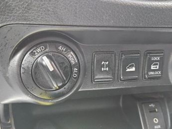 Nissan Navara DCI TEKNA 4X4 SHR DCB