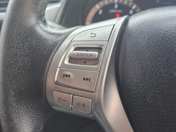 Nissan Navara DCI TEKNA 4X4 SHR DCB