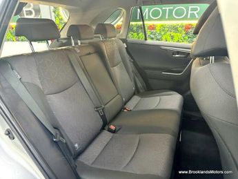 Toyota RAV4 2.5 VVT-I DESIGN [SAT NAV, REVERSE CAMERA & 4WD]