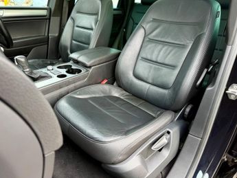 Volkswagen Touareg V6 R-LINE TDI BLUEMOTION TECHNOLOGY