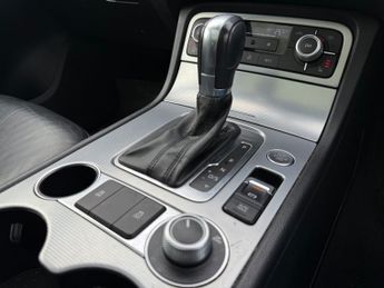 Volkswagen Touareg V6 R-LINE TDI BLUEMOTION TECHNOLOGY