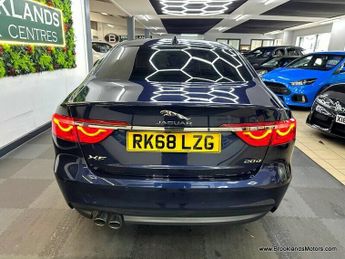 Jaguar XF 2.0 D PORTFOLIO [4X SERVICES, SAT NAV, LEATHER & REVERSE CAMERA]