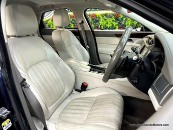 Jaguar XF 2.0 D PORTFOLIO [4X SERVICES, SAT NAV, LEATHER & REVERSE CAMERA]