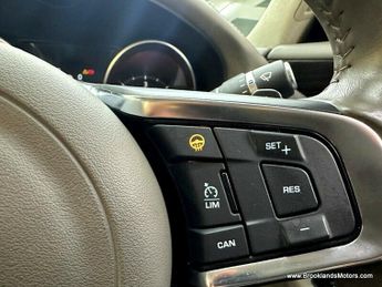 Jaguar XF 2.0 D PORTFOLIO [4X SERVICES, SAT NAV, LEATHER & REVERSE CAMERA]