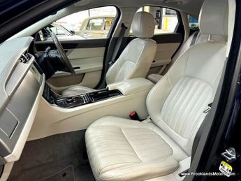 Jaguar XF 2.0 D PORTFOLIO [4X SERVICES, SAT NAV, LEATHER & REVERSE CAMERA]