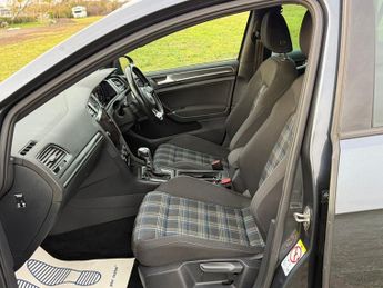 Volkswagen Golf 1.4 TSI 8.7kWh GTE Advance Hatchback 5dr Petrol Plug-in Hybrid D