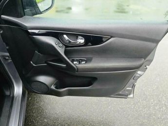 Nissan Qashqai 1.2 DIG-T n-tec XTRON 2WD Euro 6 (s/s) 5dr