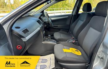Vauxhall Astra AUTO 1.8 PETROL CLUB 16V 5-DR 123 BHP AUTOMATIC