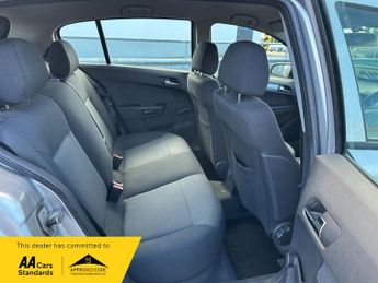 Vauxhall Astra AUTO 1.8 PETROL CLUB 16V 5-DR 123 BHP AUTOMATIC