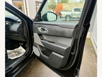 Land Rover Range Rover Velar R-DYNAMIC SE