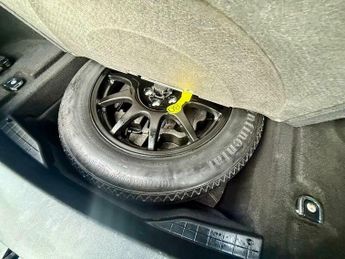 Land Rover Range Rover Velar R-DYNAMIC SE