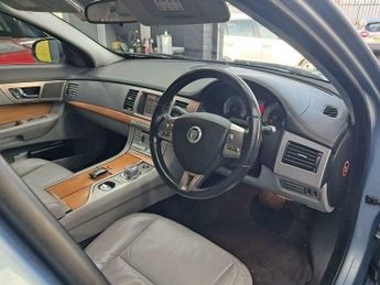 Jaguar XF 2.7d V6 Luxury Auto Euro 4 4dr