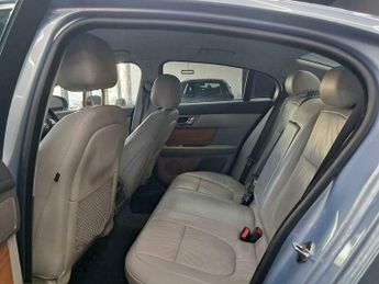 Jaguar XF 2.7d V6 Luxury Auto Euro 4 4dr
