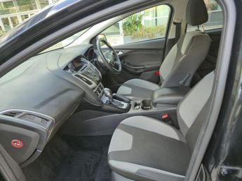 Ford Focus 1.6 Zetec Navigator Hatchback 5dr Petrol Powershift Euro 5 (125 