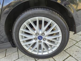 Ford Focus 1.6 Zetec Navigator Hatchback 5dr Petrol Powershift Euro 5 (125 