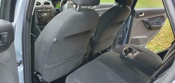 Ford Focus 1.6 Ghia Hatchback 5dr Petrol Automatic (184 g/km, 99 bhp)