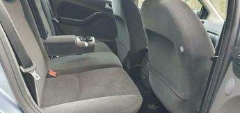 Ford Focus 1.6 Ghia Hatchback 5dr Petrol Automatic (184 g/km, 99 bhp)