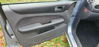 Ford Focus 1.6 Ghia Hatchback 5dr Petrol Automatic (184 g/km, 99 bhp)