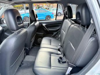 Toyota RAV4 2.0 VVT-i VX SUV 5dr Petrol Automatic 4WD (224 g/km, 147 bhp)
