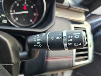 Land Rover Discovery 3.0 TD V6 HSE SUV 5dr Diesel Auto 4WD Euro 6 (s/s) (258 ps)