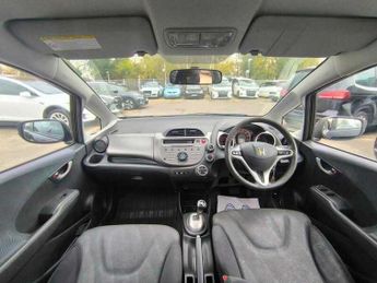 Honda Jazz I-VTEC ES I-SHIFT