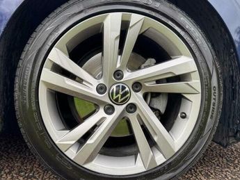 Volkswagen Golf 1.5 eTSI MHEV R-Line Hatchback 5dr Petrol Hybrid DSG Euro 6 (s/s