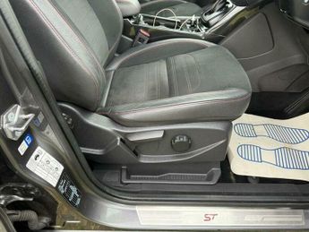 Ford Kuga 1.5T EcoBoost ST-Line Auto AWD Euro 6 (s/s) 5dr