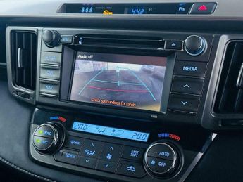 Toyota RAV4 2.2 D-CAT Invincible Auto 4WD Euro 5 5dr