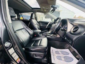 Toyota RAV4 2.2 D-CAT Invincible Auto 4WD Euro 5 5dr