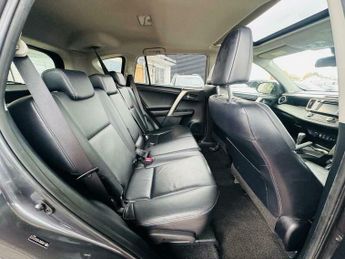 Toyota RAV4 2.2 D-CAT Invincible Auto 4WD Euro 5 5dr