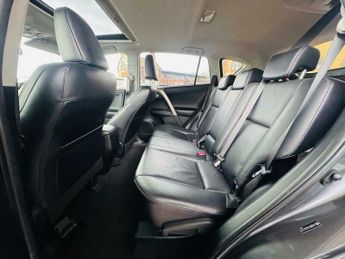 Toyota RAV4 2.2 D-CAT Invincible Auto 4WD Euro 5 5dr