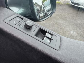 Volkswagen Caravelle 2.0 BiTDI BlueMotion Tech Executive MPV 5dr Diesel DSG Euro 6 (s