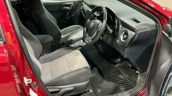 Toyota Auris 1.8 VVT-h Design CVT Euro 6 (s/s) 5dr