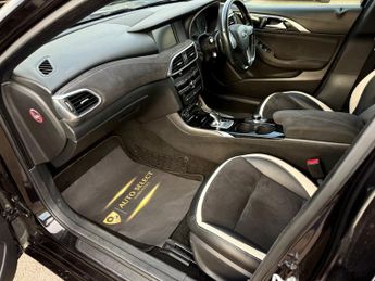 Infiniti Q30 SPORT D